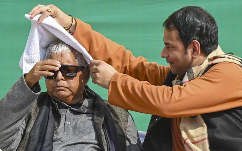 تیج پرتاپ یادو کے سرکاری بنگلے پر چوڑا دہی بھوج، لالو یادو سمیت و دیگر نے کی شرکت 